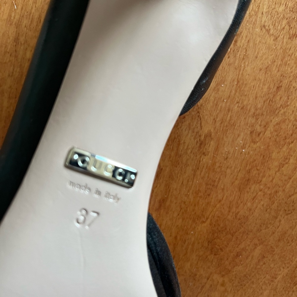 Gucci authentic studded black leather pump - Picture 6 of 16